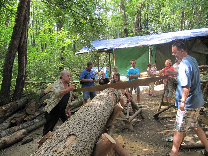 Návštěvní den - táta s dědou řežou na výdrž 