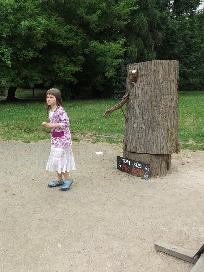 Mamííí, on mě plácnul! 